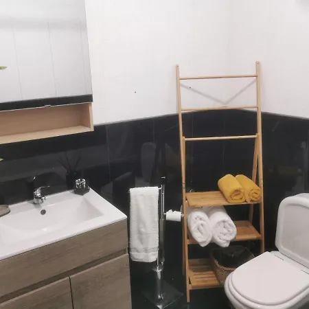 Ana Paula House * Авейру