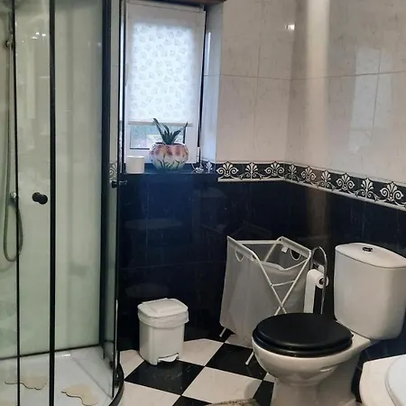 Ana Paula House * Авейру